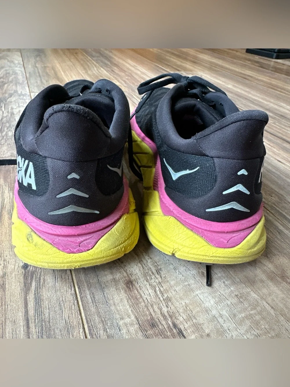 Hoka Arahi 6 Womens Running Shoes Black Pink Yellow Cushioned Size 10 B Medium